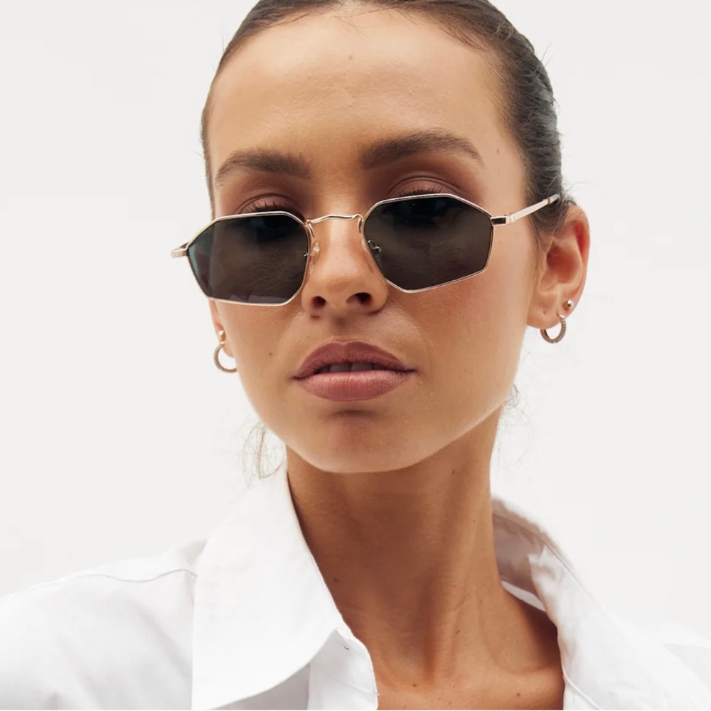 Vehla Piper glasses in gold/ olive
